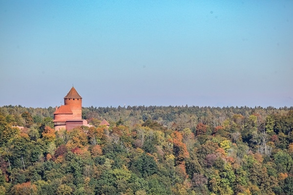 Nesteidzīgs rudens Siguldas novada: Dabas krāsas, kultūras notikumi un jaunas pieturvietas