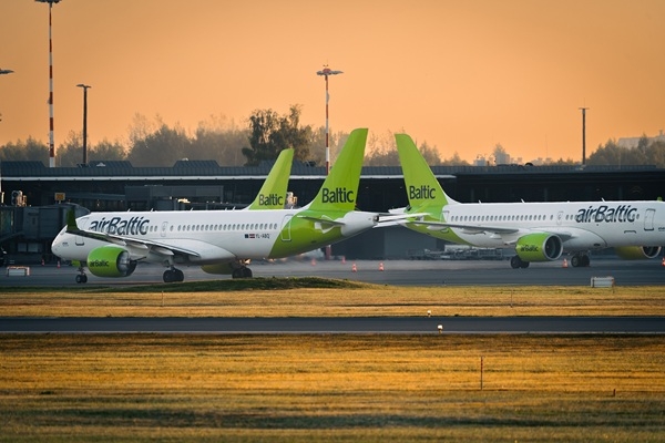 «airBaltic» ziemas sezonā piedāvā teju 60 galamērķus no Rīgas un uzsāk vienu no gada lielākajām izpārdošanām