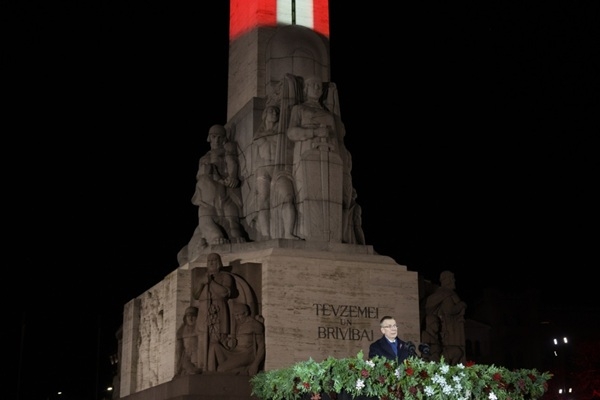Valsts prezidenta Edgara Rinkēviča uzruna Latvijas proklamēšanas 107. gadadienā pie Brīvības pieminekļa
