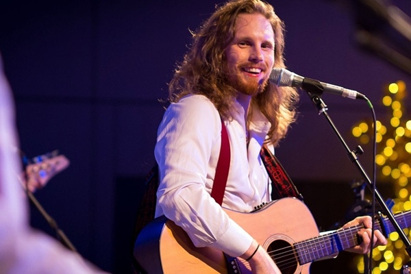 Dziedātāja Jorena Šteinhauera projekta «LV81» koncerts Piltenes kultūras namā