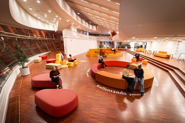 Iedzīvotājiem koncertzālē «Lielais dzintars» tiks atklāta jauna publiska telpa – «Pietura»