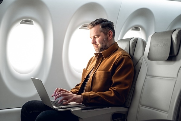 «airBaltic» atzīmē pirmo gadu kopš ieviesta Biznesa klases vairāksolīšana