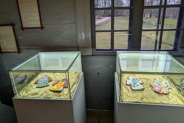 Izstāde «Pieskaršanās mirklis» Turaidas baznīcā. Apgleznotas piparkūkas