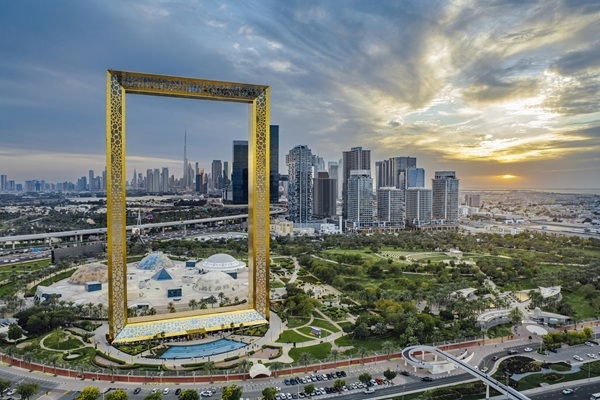 Dubaija pilsētas mērogā ievieš inovatīvu digitālo risinājumu: bezkontakta reģistrēšanās viesnīcās