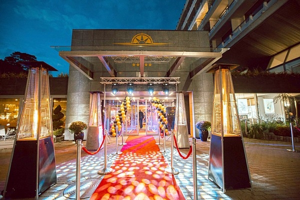 Jaungada nakts WHITE PARTY ar šovu, mūziku un svinībām līdz rītam Jūrmalā