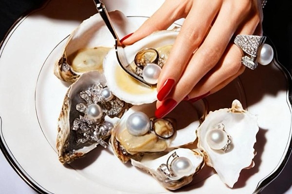 Rīgas restorāns «Buržujs»: Jaunā gada svinības “Austeres un pērles”