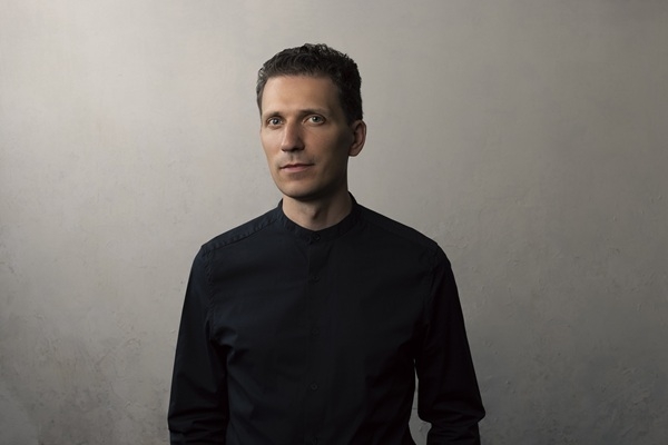 Ar dziļi personisku un garīgi piesātinātu programmu Zvaigžņu festivālā atgriezīsies Reinis Zariņš 