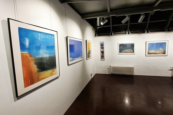 Jelgavas Sv. Trīsvienības baznīcas tornī skatāmi mākslinieka Jāņa Spalviņa akvareļu darbi