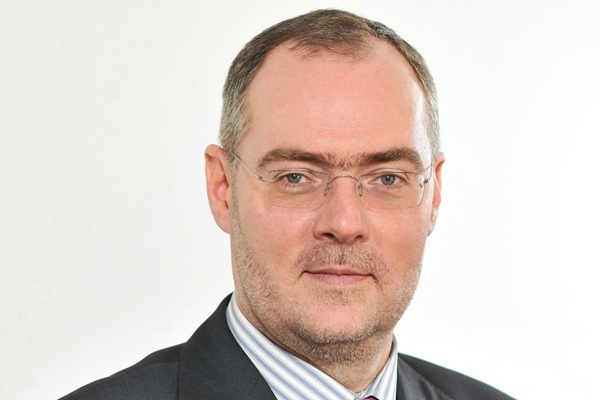 Bremzējam pirms radara, lai nomirtu aiz tā – kāpēc Latvijā ceļu satiksmes noteikumi ir šķērslis, nevis norma?