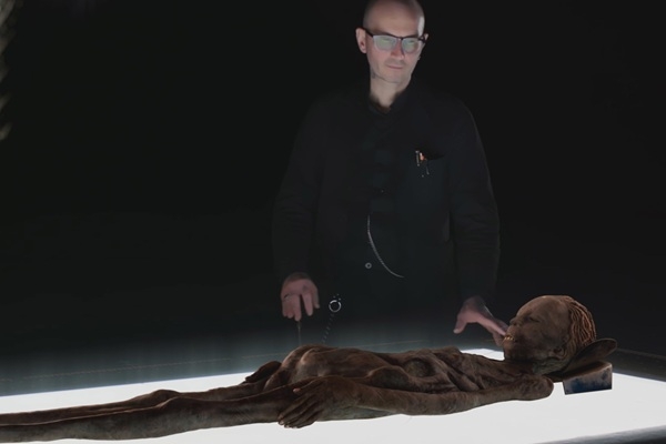 No mūmiju pulvera līdz Frankenšteinam: vēsturē dīvainākās ārstniecības metodes