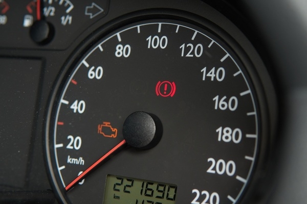 Latvijas iedzīvotāji ar vienu un to pašu auto nobrauc mazāk kilometru nekā vidusmēra eiropieši