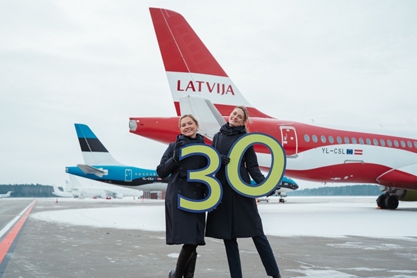 «airBaltic» atzīmē 30 gadus maršrutā Rīga–Tallina