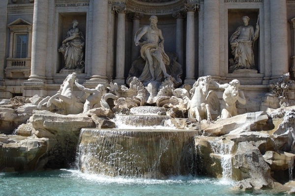 Skats uz Trevi strūklaku jau par maksu