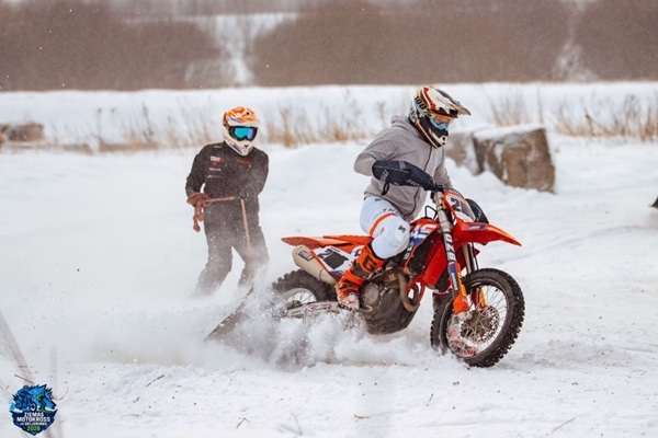 Latvijas čempionāts ziemas motokrosā un skijoringā 2026 turpinās – nākamie posmi Alūksnē un Kazdangā