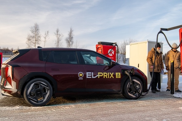 «Kia EV4» rekordaukstā «El Prix Winter Test Drive» ziemas testā nobrauc 390 km