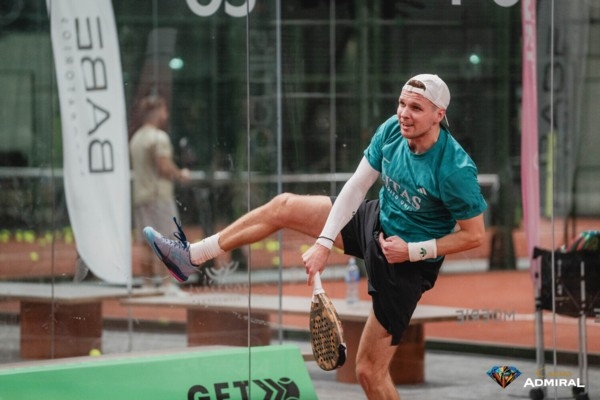 Rīgā pirmo reizi norisināsies padeltenisa turnīrs ar pasaules sporta leģendas Fernando Belastegīna līdzdalību