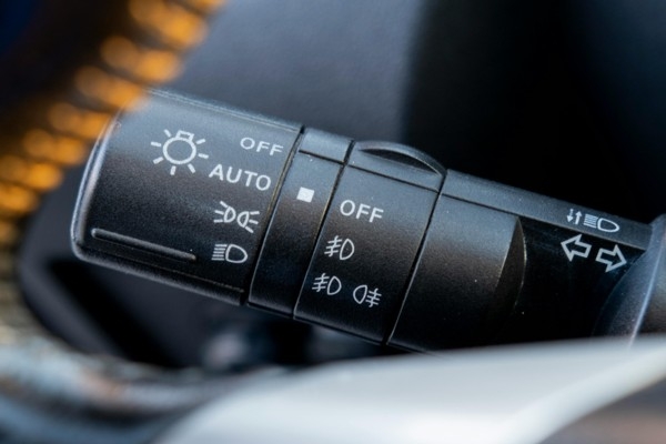 Piektdaļa autovadītāju “grēko” ar pagrieziena rādītāju lietošanu