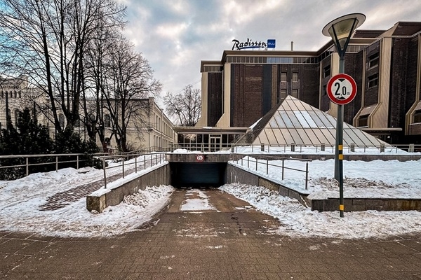 «Snabb» uzsāk autostāvvietu apsaimniekošanu vēl trīs «Radisson» viesnīcās Rīgā