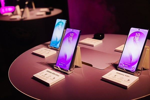 Samsung prezentē jaunās S26 sērijas ierīces – arī pasaulē pirmo iebūvēto privātuma ekrānu mobilajā tālrunī