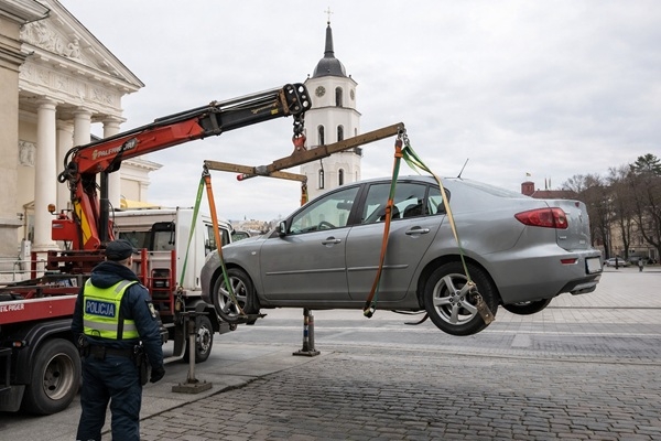 Neatradi savu auto? Viļņā evakuē tūkstošiem spēkratu
