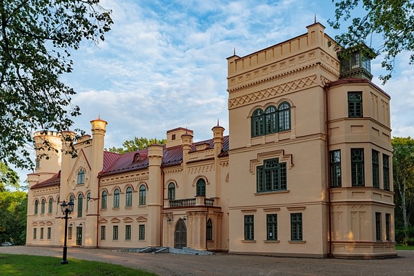 Pilis - muižas un uzņēmīgi saimnieki Preiļu novadā