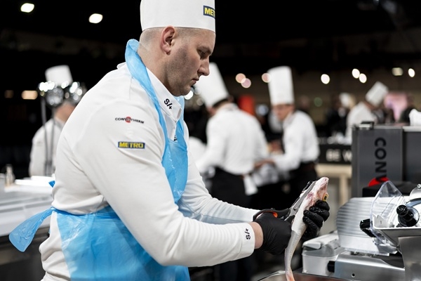 Latvijas pavāri veiksmīgi uzstājušies prestižākajā kulinārijas konkursā pasaulē «Bocuse d’Or»