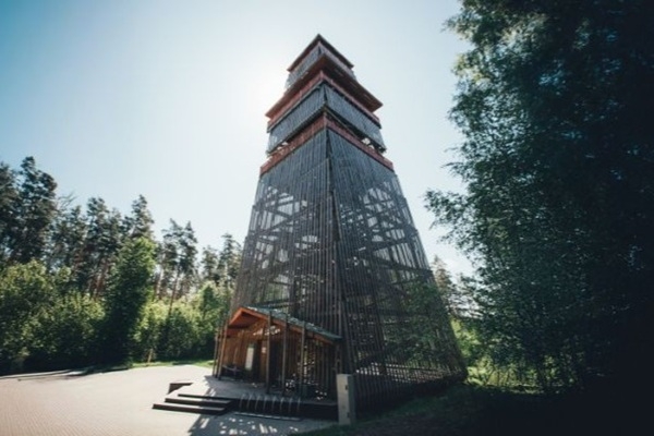 Uz remonta laiku slēgts skatu tornis LVM dabas parkā Tērvetē