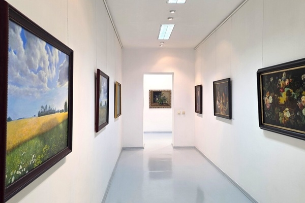 Jēkabpilī mākslas galerijā «Mans's» skatāma Imanta Lancmaņa personālizstāde «Laikmets»