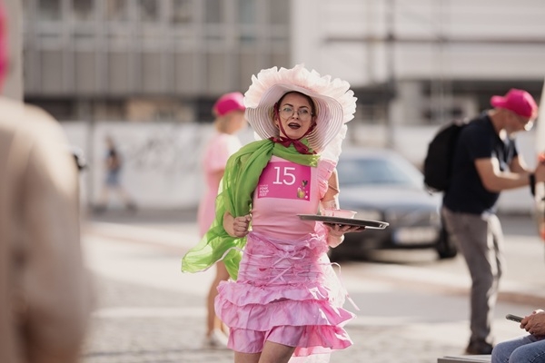 Viļņas Rozā zupas festivāls meklē pasaulē labāko šaltibarščiai iedvesmoto kostīmu