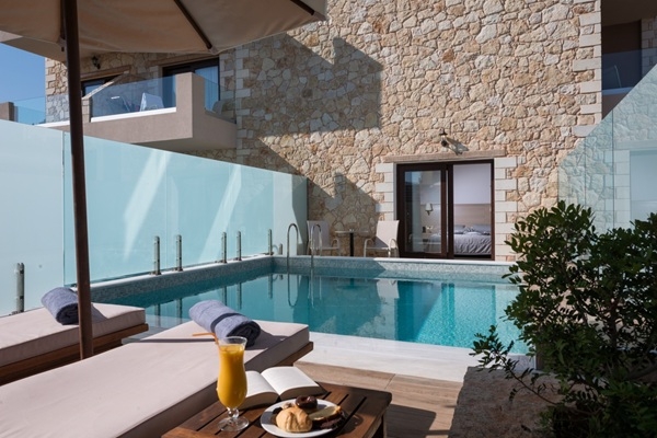 No milzu kaktusa līdz pieczvaigžņu paradīzei: Atklāj mājas prom no mājām burvību Krētā!