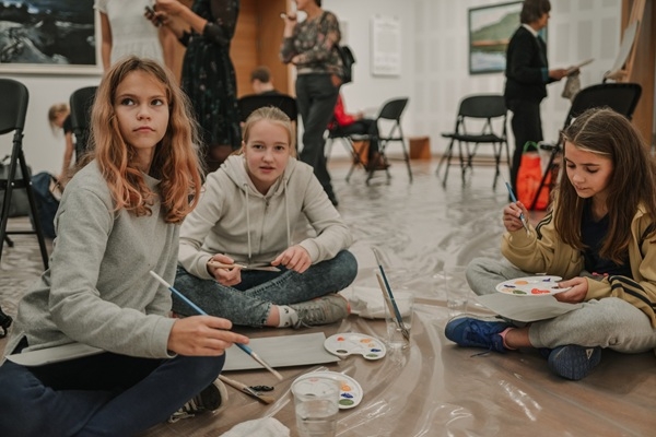 Kultūras centrs Siguldas DEVONS turpmāk aktuālās izstādes ietvaros piedāvās izglītojošas nodarbības skolēniem