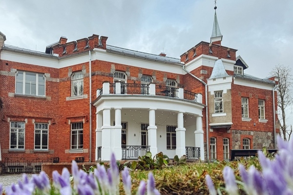 Lūznavas muižā skanēs Čurļoņa mākslas iedvesmoti japāņu komponistu jaundarbi