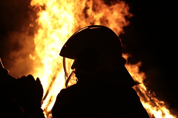 Ugunsgrēks Vecrīgā: Liesmās izpostīts Mikam Galvanovskim piederošais bārs «Sinners»