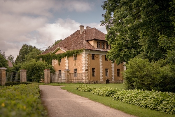 Dienvidkurzemes novads: Muižu parku noslēpumi kopā ar Juri Zviedrānu