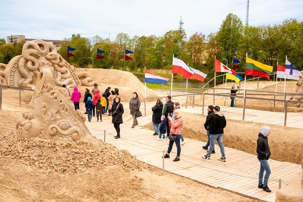 Jubilejas gadā Jelgavā atdzims Juras laikmets – gaidāms 20. Starptautiskais smilšu skulptūru festivāls