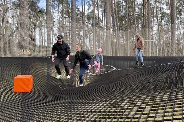 Durvis ver pēc divu vētru postījumiem atjaunotais «Tērvetes tīklu parks» un «Tarzāns»
