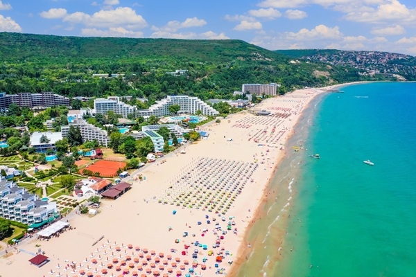 Vasara bez steigas: kurp ceļot, lai patiesi atpūstos