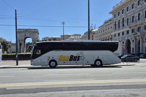 Latvijas uzņēmuma OsaBus autobusi šosezon ved tūristus pa visu Eiropu