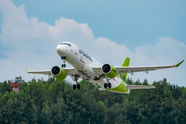 airBaltic atzīmē 10 gadus maršrutā starp Rīgu un Reikjavīku