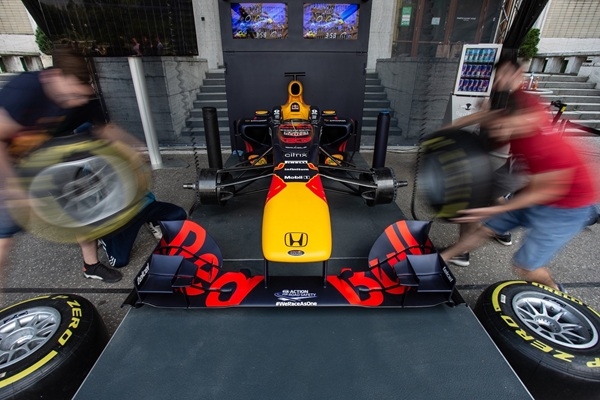 «Red Bull Showrun Village» aicina iepazīt gaidāmā šova tehniku, sacensties F-1 pitstopa izaicinājumā un citās aktivitātēs visai ģimenei