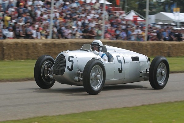 Rīgas Motormuzejs atved uz Rīgas 825. jubileju unikālu 1936. gada Auto Union Type C V16 sacīkšu auto