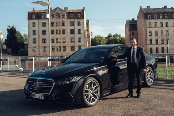 «Mercedes-Benz S-Class» un «GŌNGU»: divu izcilības simbolu satikšanās īpašā jubilejas vakarā