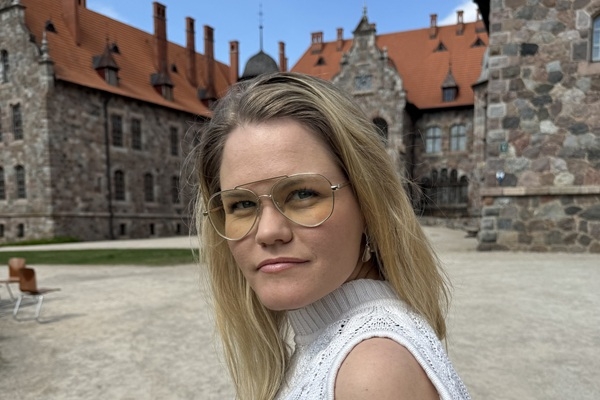 Annija Putniņa koncertus pārceļ uz pilīm: «Vēlos, lai klausītājs uz brīdi ienāk citā pasaulē...»