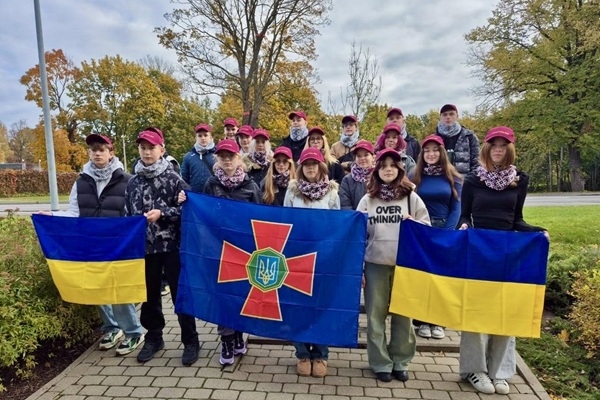 Lai uz brīdi aizmirstu karu: Ukrainas militārpersonu bērni viesosies Latvijā