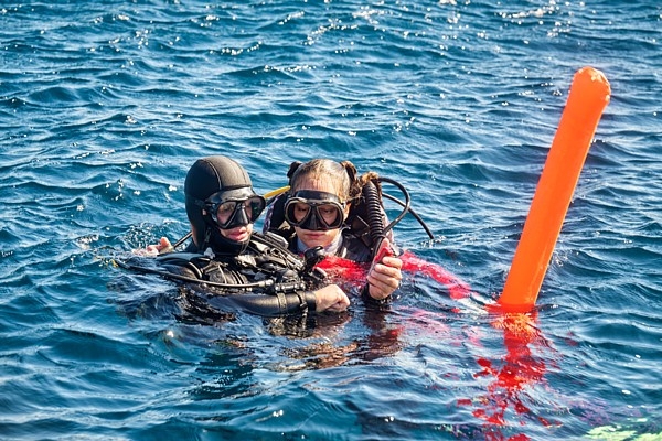 Garmin un Divers Alert Network uzsāk sadarbību, lai stiprinātu nirēju drošību