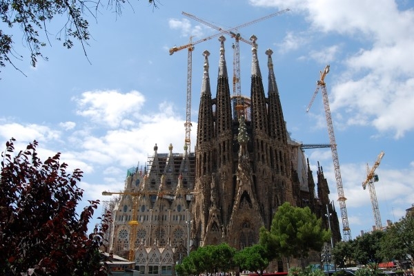 «Sagrada Familia» katedrāles būvniecību plāno pabeigt 2026. gadā