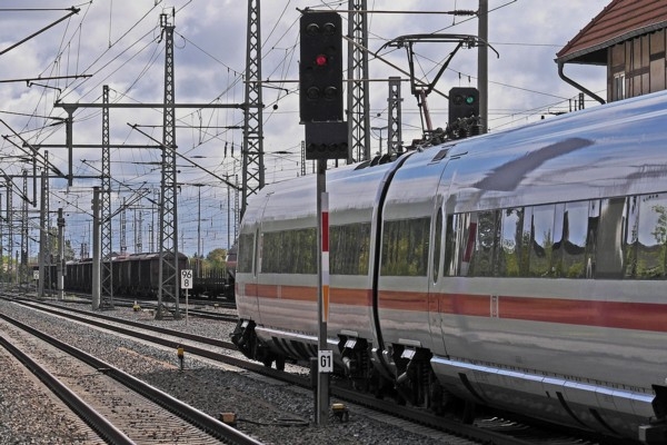 Vācijas vilcienos ieviesīs digitālos dvieļus