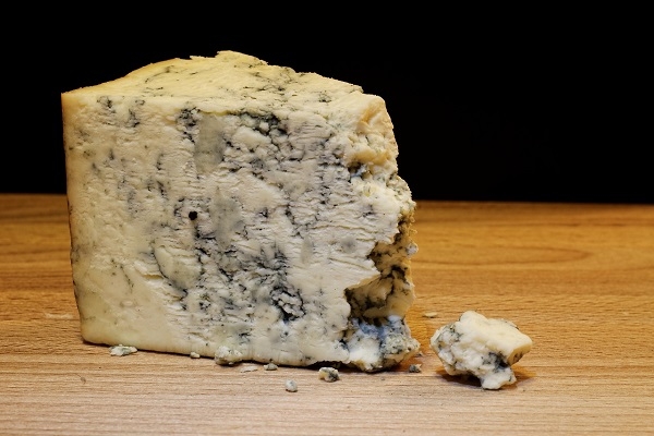 4. jūnijs vēsturē: Rokfora iegūst monopoltiesības zilā siera gatavošanai