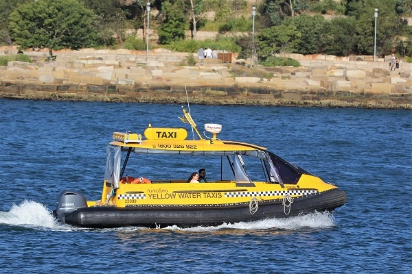 «Uber» vairs nav tikai taksometri: kompānija ievieš jaunus ūdens transporta pakalpojumus