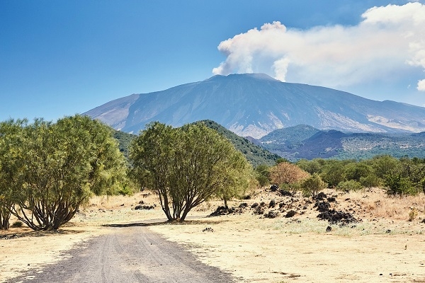 Tūrists zaudē dzīvību, ekskursijā iepazīstot Etnu
